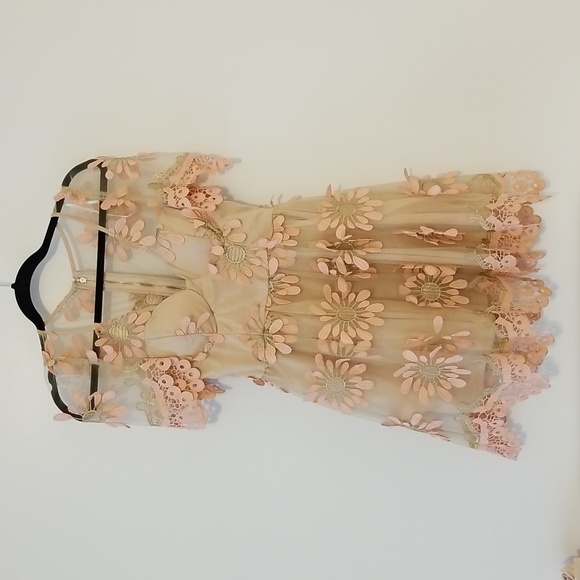 L'ATISTE Dresses & Skirts - NWT floral mini dress size Small